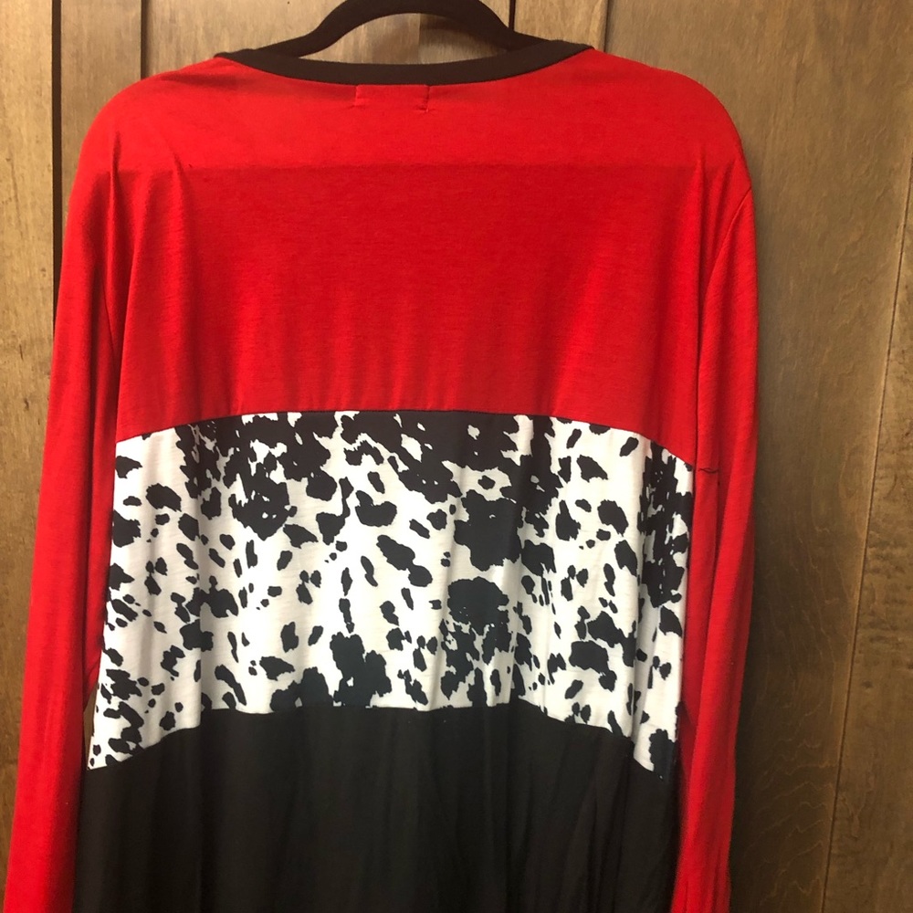 Color block long sleeve top with cow print